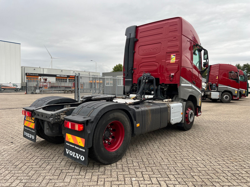 Volvo FH13.420 Globetrotter - ADR - Nyergesvontató: 4 kép. Volvo FH13.420 Globetrotter - ADR - Nyergesvontató: 4 kép.