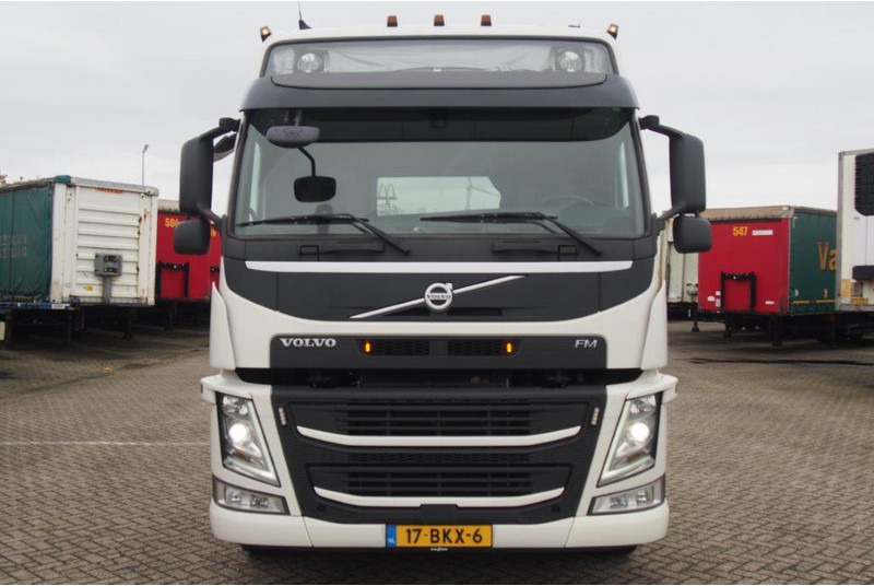 Volvo FM 410 Globetrotter - Nyergesvontató: 2 kép. Volvo FM 410 Globetrotter - Nyergesvontató: 2 kép.