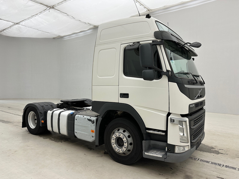 Volvo FM 450 - Nyergesvontató: 3 kép. Volvo FM 450 - Nyergesvontató: 3 kép.
