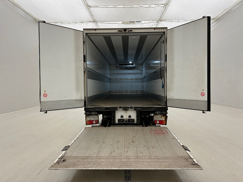 Renault D12.210 - Hűtős teherautó: 5 kép. Renault D12.210 - Hűtős teherautó: 5 kép.