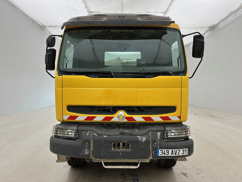 Renault Kerax 320DCi - 6x4* - Tartályos teherautó: 2 kép. Renault Kerax 320DCi - 6x4* - Tartályos teherautó: 2 kép.