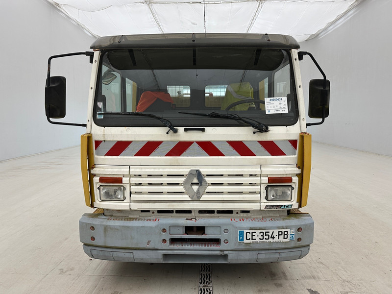 Renault Midliner 230 - Autószállító teherautó: 2 kép. Renault Midliner 230 - Autószállító teherautó: 2 kép.
