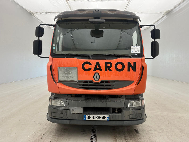 Renault Midlum 300 DXi - Tartályos teherautó: 2 kép. Renault Midlum 300 DXi - Tartályos teherautó: 2 kép.