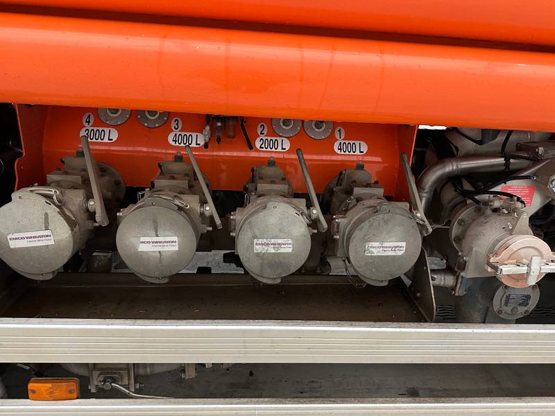 Renault Premium 340 DXi - Tartályos teherautó: 4 kép. Renault Premium 340 DXi - Tartályos teherautó: 4 kép.