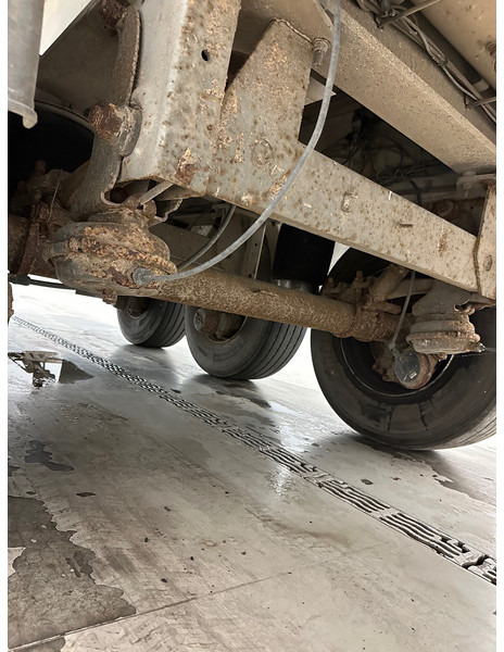 Robuste Kaiser 60 cub in alu - Félpótkocsi billenőplatós: 4 kép. Robuste Kaiser 60 cub in alu - Félpótkocsi billenőplatós: 4 kép.