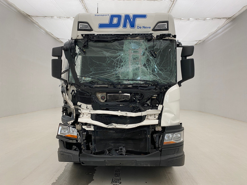 Scania G410 - 6x2 - Dobozos felépítményű teherautó: 2 kép. Scania G410 - 6x2 - Dobozos felépítményű teherautó: 2 kép.