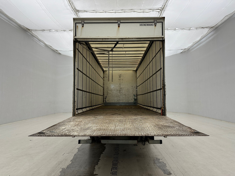 Scania P230 - Ponyvás teherautó: 5 kép. Scania P230 - Ponyvás teherautó: 5 kép.