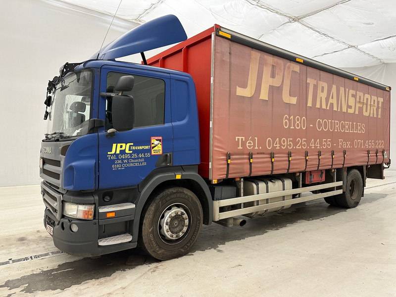 Scania P230 - Ponyvás teherautó: 2 kép. Scania P230 - Ponyvás teherautó: 2 kép.