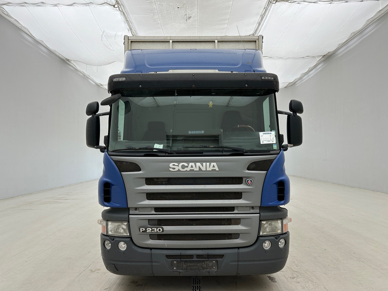 Scania P230 - Ponyvás teherautó: 2 kép. Scania P230 - Ponyvás teherautó: 2 kép.
