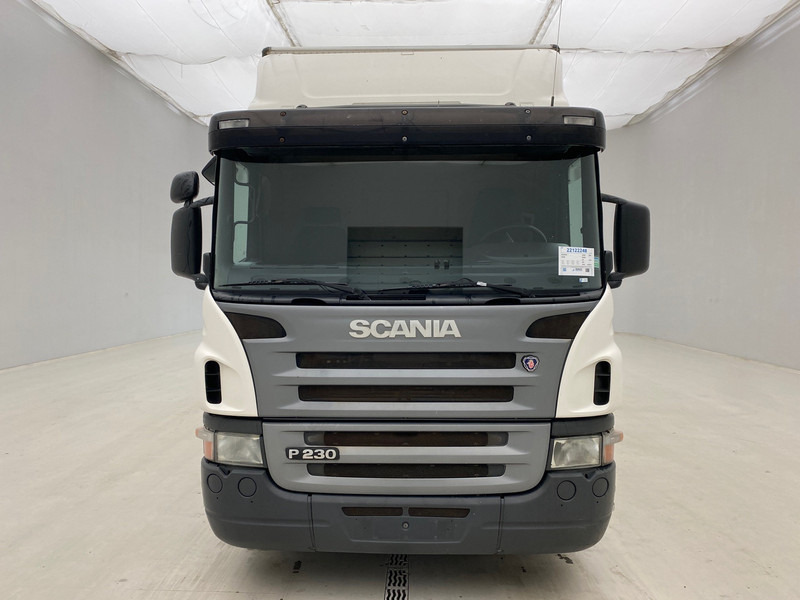 Scania P230* - Dobozos felépítményű teherautó: 2 kép. Scania P230* - Dobozos felépítményű teherautó: 2 kép.