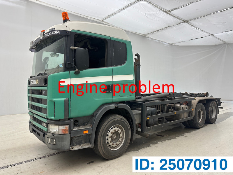 Scania R124.420 - 6x4 - Horgos rakodó teherautó: 1 kép. Scania R124.420 - 6x4 - Horgos rakodó teherautó: 1 kép.