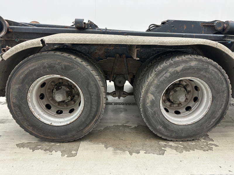 Scania R124.420 - 6x4 - Horgos rakodó teherautó: 4 kép. Scania R124.420 - 6x4 - Horgos rakodó teherautó: 4 kép.