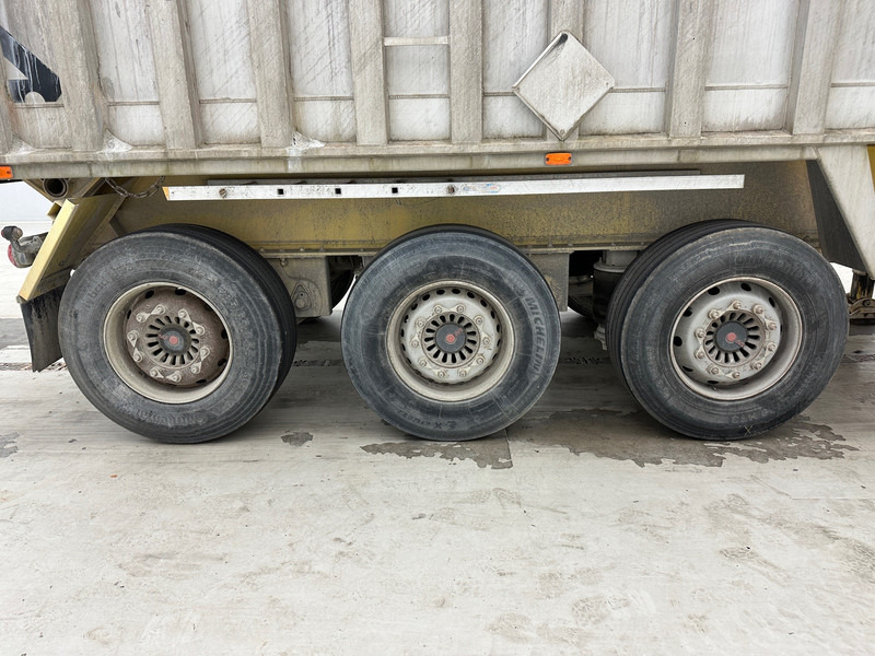 Stas 31 cub in alu - Félpótkocsi billenőplatós: 4 kép. Stas 31 cub in alu - Félpótkocsi billenőplatós: 4 kép.