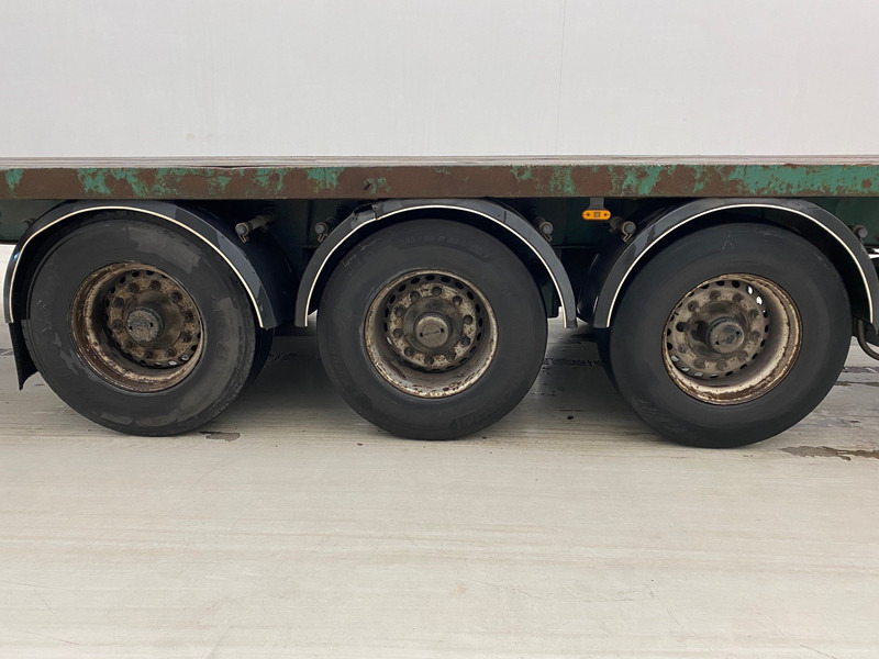 Trailor Plateau - Platós félpótkocsi: 4 kép. Trailor Plateau - Platós félpótkocsi: 4 kép.