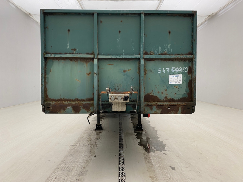 Trailor Plateau - Platós félpótkocsi: 2 kép. Trailor Plateau - Platós félpótkocsi: 2 kép.