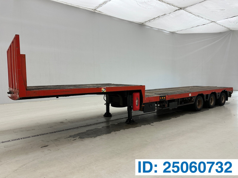 Verem Extendable low loader - Félpótkocsi mélybölcsős: 1 kép. Verem Extendable low loader - Félpótkocsi mélybölcsős: 1 kép.