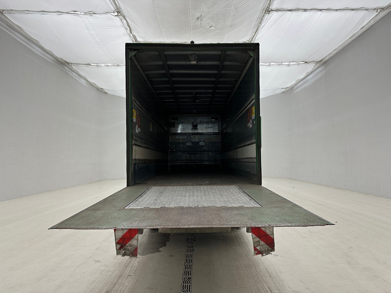 Volvo FE 300 - 6x2 - Dobozos felépítményű teherautó: 4 kép. Volvo FE 300 - 6x2 - Dobozos felépítményű teherautó: 4 kép.