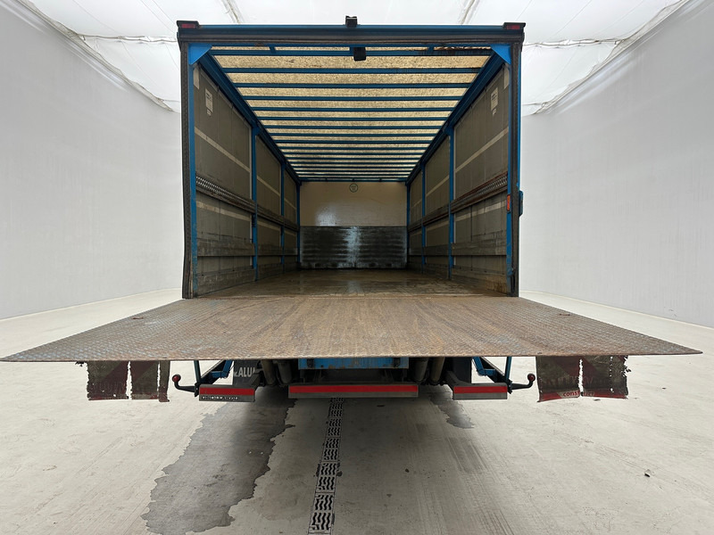 Volvo FE 320 - Ponyvás teherautó: 5 kép. Volvo FE 320 - Ponyvás teherautó: 5 kép.