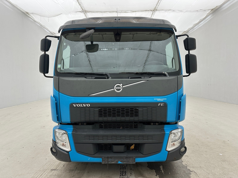 Volvo FE 320 - Ponyvás teherautó: 2 kép. Volvo FE 320 - Ponyvás teherautó: 2 kép.