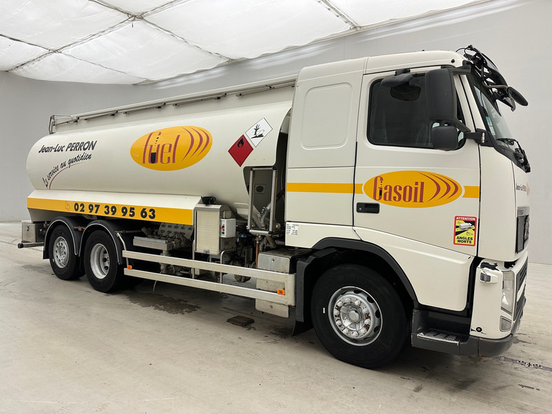 Volvo FH420 - 6x2 - Tartályos teherautó: 3 kép. Volvo FH420 - 6x2 - Tartályos teherautó: 3 kép.