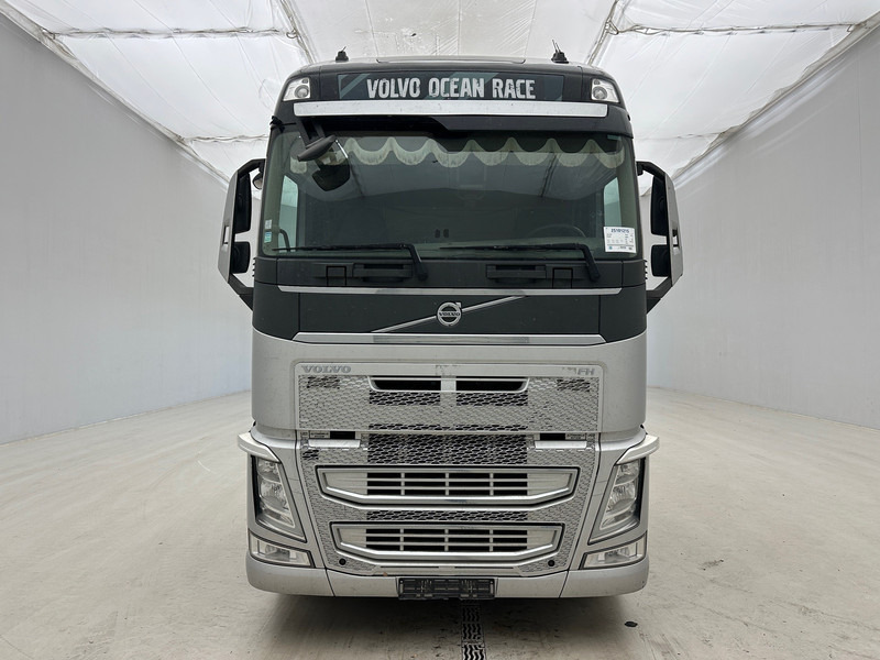 Volvo FH500 Globetrotter 6x2 - Platós teherautó: 2 kép. Volvo FH500 Globetrotter 6x2 - Platós teherautó: 2 kép.