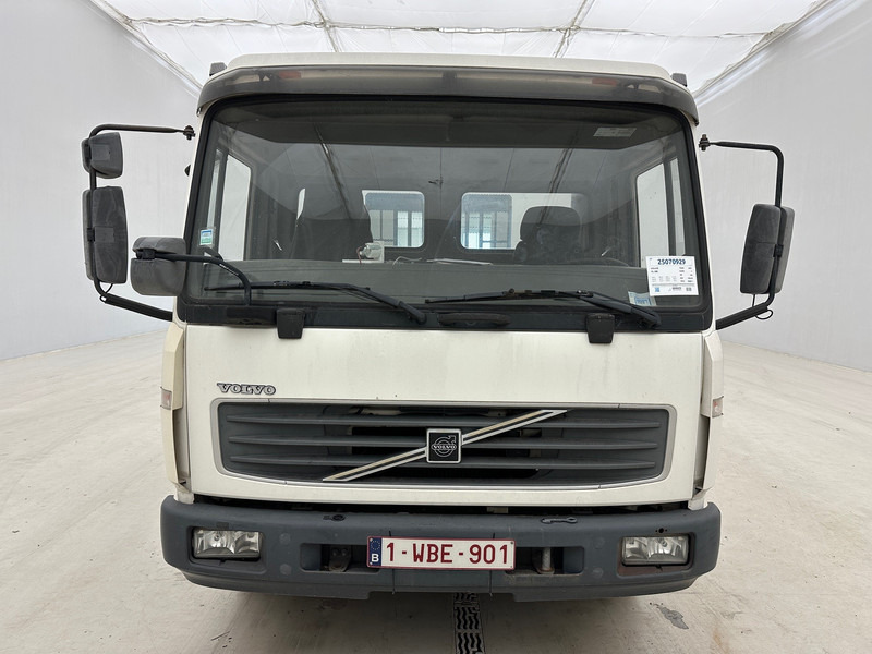 Volvo FL 180 - Billenőplatós teherautó: 2 kép. Volvo FL 180 - Billenőplatós teherautó: 2 kép.