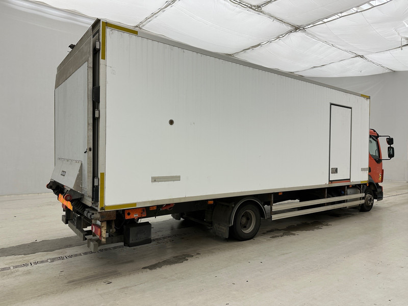 Volvo FL 210 - Hűtős teherautó: 4 kép. Volvo FL 210 - Hűtős teherautó: 4 kép.