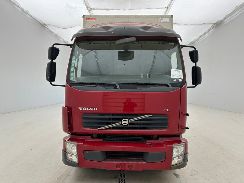 Volvo FL 240* - Dobozos felépítményű teherautó: 2 kép. Volvo FL 240* - Dobozos felépítményű teherautó: 2 kép.