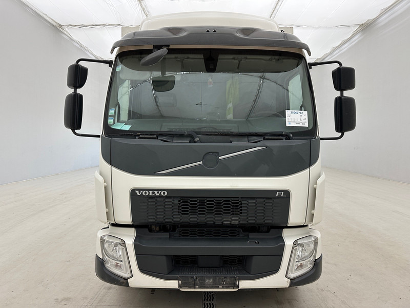 Volvo FL 250 - Hűtős teherautó: 2 kép. Volvo FL 250 - Hűtős teherautó: 2 kép.