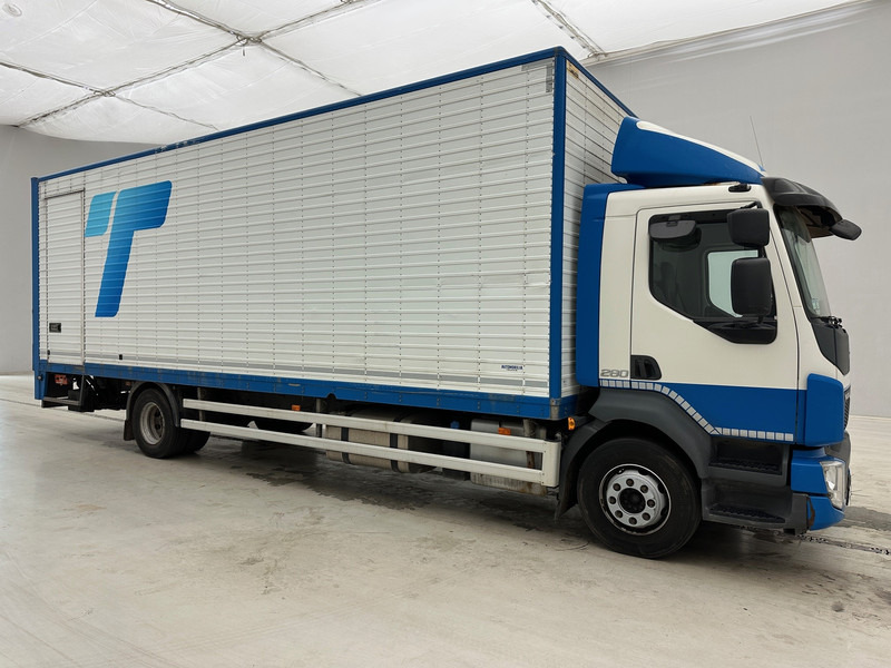 Volvo FL 280 - Dobozos felépítményű teherautó: 3 kép. Volvo FL 280 - Dobozos felépítményű teherautó: 3 kép.