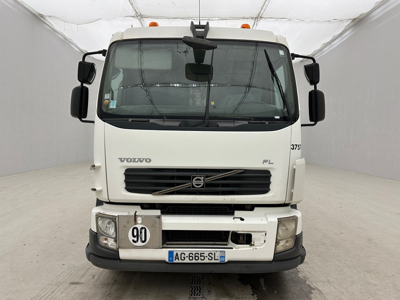 Volvo FL 290* - Tartályos teherautó: 2 kép. Volvo FL 290* - Tartályos teherautó: 2 kép.