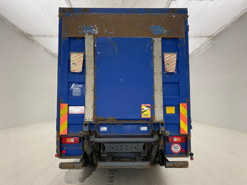 Volvo FM 300 - 6x2 - Ponyvás teherautó: 5 kép. Volvo FM 300 - 6x2 - Ponyvás teherautó: 5 kép.