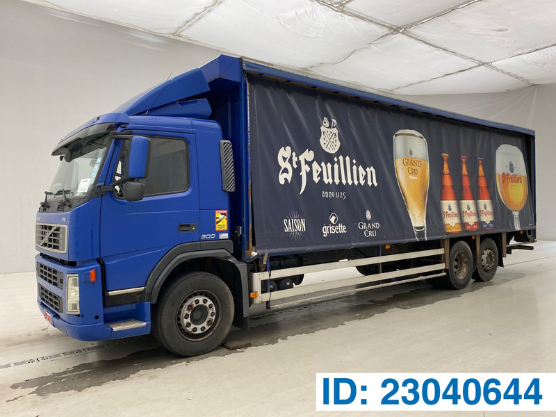 Volvo FM 300 - 6x2 - Ponyvás teherautó: 1 kép. Volvo FM 300 - 6x2 - Ponyvás teherautó: 1 kép.