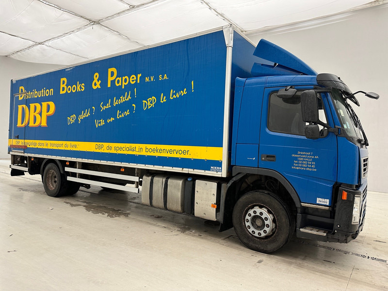 Volvo FM 300 - Dobozos felépítményű teherautó: 3 kép. Volvo FM 300 - Dobozos felépítményű teherautó: 3 kép.