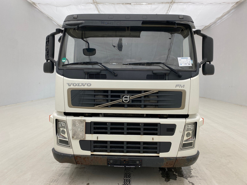 Volvo FM 300 - Platós teherautó, Darus autó: 2 kép. Volvo FM 300 - Platós teherautó, Darus autó: 2 kép.