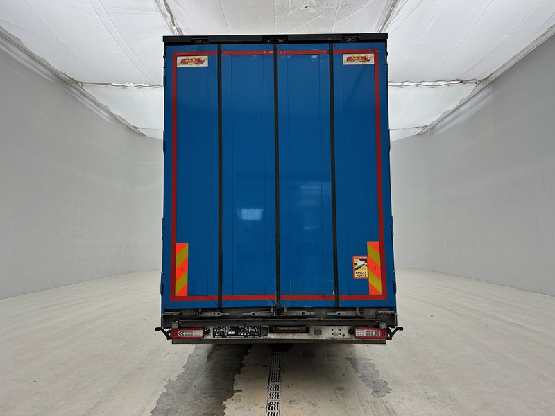 Volvo FM 330 - Ponyvás teherautó: 5 kép. Volvo FM 330 - Ponyvás teherautó: 5 kép.