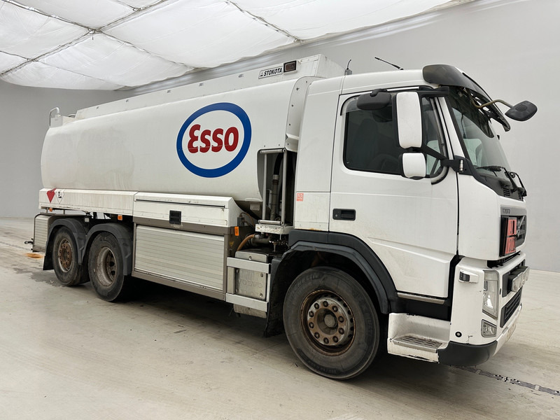 Volvo FM 380 - 6x2 - Tartályos teherautó: 3 kép. Volvo FM 380 - 6x2 - Tartályos teherautó: 3 kép.