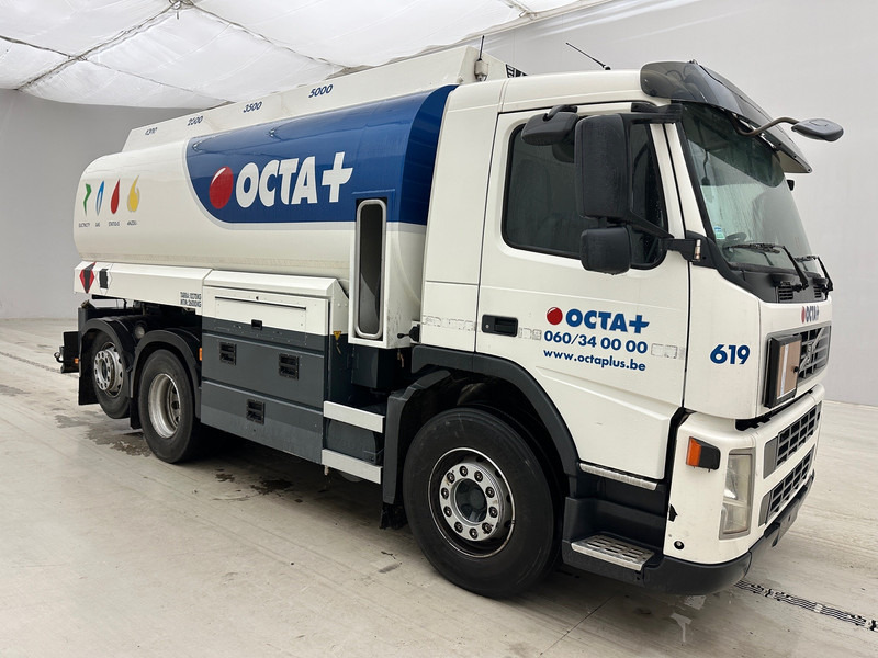 Volvo FM360 - 6x2 - Tartályos teherautó: 3 kép. Volvo FM360 - 6x2 - Tartályos teherautó: 3 kép.