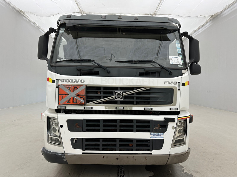 Volvo FM9.260 - Tartályos teherautó: 2 kép. Volvo FM9.260 - Tartályos teherautó: 2 kép.