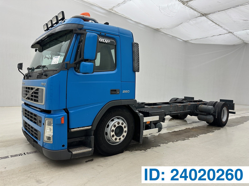Volvo FM9.260* - Alvaz teherautó: 1 kép. Volvo FM9.260* - Alvaz teherautó: 1 kép.