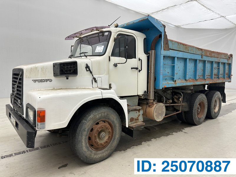 Volvo N10.320 - 6x4 - Billenőplatós teherautó: 1 kép. Volvo N10.320 - 6x4 - Billenőplatós teherautó: 1 kép.