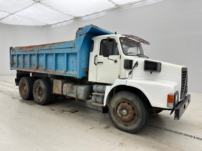 Volvo N10.320 - 6x4 - Billenőplatós teherautó: 3 kép. Volvo N10.320 - 6x4 - Billenőplatós teherautó: 3 kép.