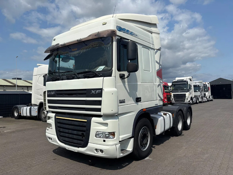 DAF XF 105.460 6X4 Spacecab Steelsuspension Manual geabox - Nyergesvontató: 1 kép. DAF XF 105.460 6X4 Spacecab Steelsuspension Manual geabox - Nyergesvontató: 1 kép.