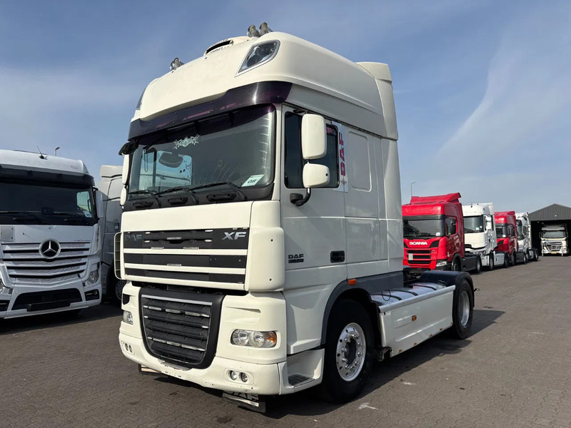 DAF XF 105.510 Super spacecab Euro 5 Retarder - Nyergesvontató: 1 kép. DAF XF 105.510 Super spacecab Euro 5 Retarder - Nyergesvontató: 1 kép.