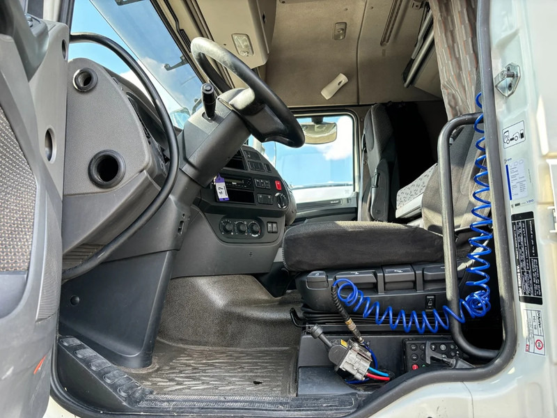 DAF XF 460 Spacecab Euro 6 - Nyergesvontató: 5 kép. DAF XF 460 Spacecab Euro 6 - Nyergesvontató: 5 kép.