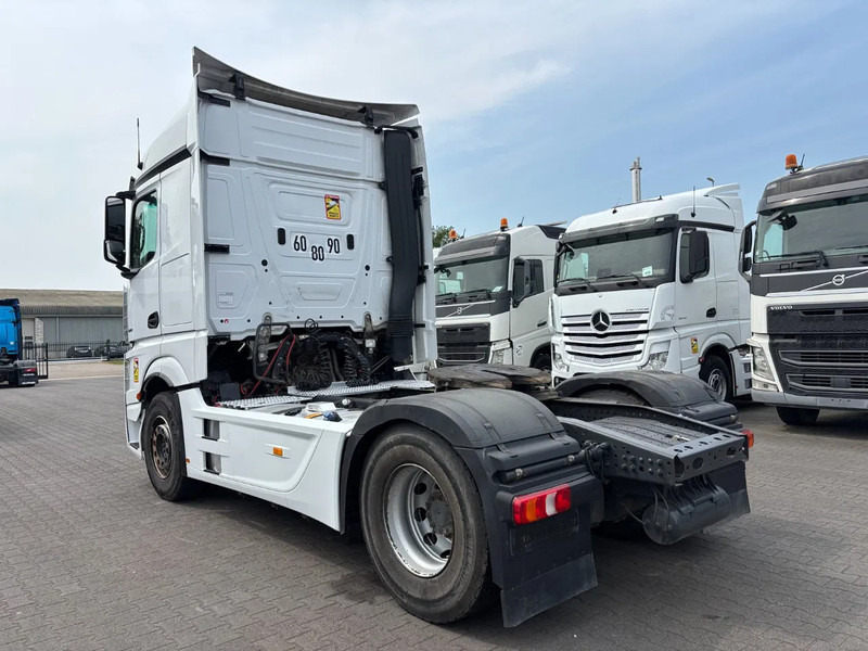 Mercedes-Benz Actros 1848 Retarder Euro 6 - Nyergesvontató: 3 kép. Mercedes-Benz Actros 1848 Retarder Euro 6 - Nyergesvontató: 3 kép.