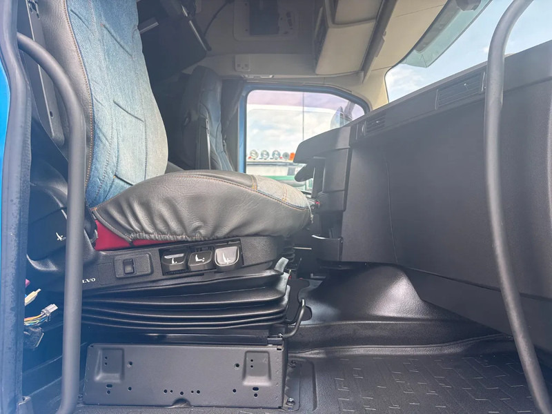 Volvo FH 460 Globetrotter Euro 6 - Nyergesvontató: 5 kép. Volvo FH 460 Globetrotter Euro 6 - Nyergesvontató: 5 kép.