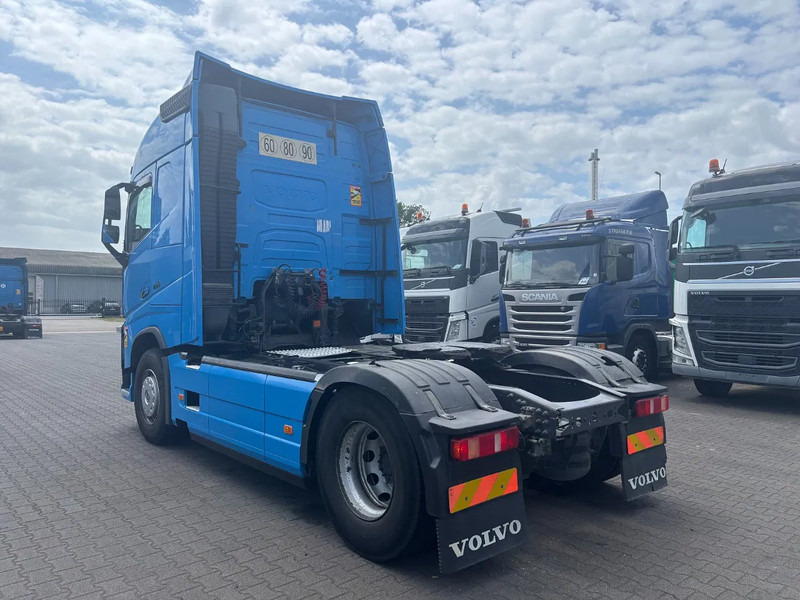 Volvo FH 460 Globetrotter Euro 6 - Nyergesvontató: 4 kép. Volvo FH 460 Globetrotter Euro 6 - Nyergesvontató: 4 kép.