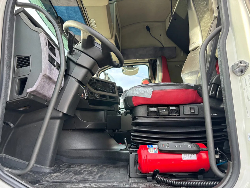 Volvo FH 500 Globetrotter Euro 6 - Nyergesvontató: 5 kép. Volvo FH 500 Globetrotter Euro 6 - Nyergesvontató: 5 kép.