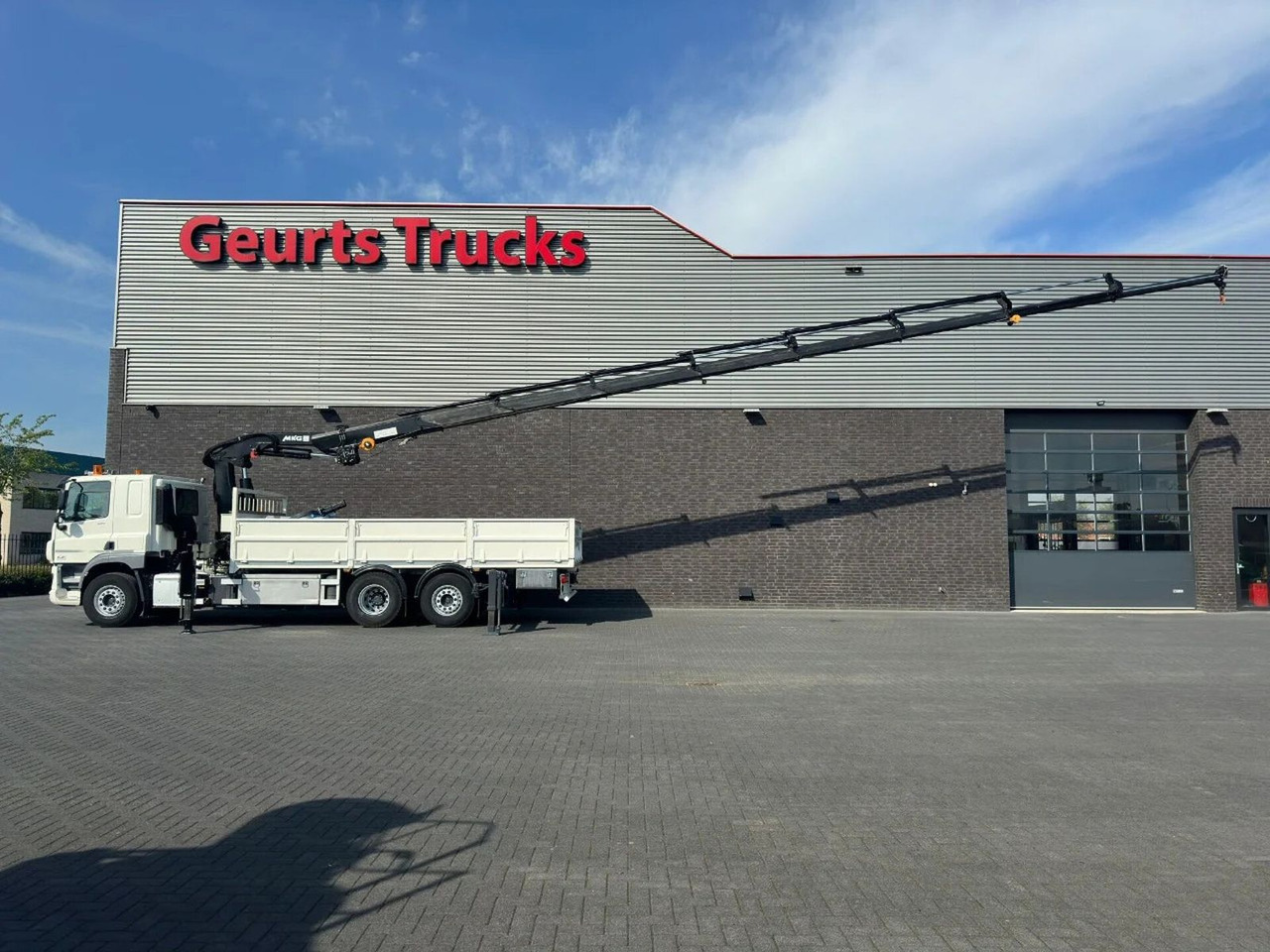 DAF CF 330 6X2 MKG HLK 341 SHP A8 KRAAN/KRAN/CANE/GR - Darus autó: 4 kép. DAF CF 330 6X2 MKG HLK 341 SHP A8 KRAAN/KRAN/CANE/GR - Darus autó: 4 kép.